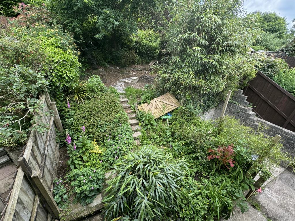 Lot: 160 - THREE-BEDROOM SEMI-DETACHED HOUSE - General view of the rear garden
